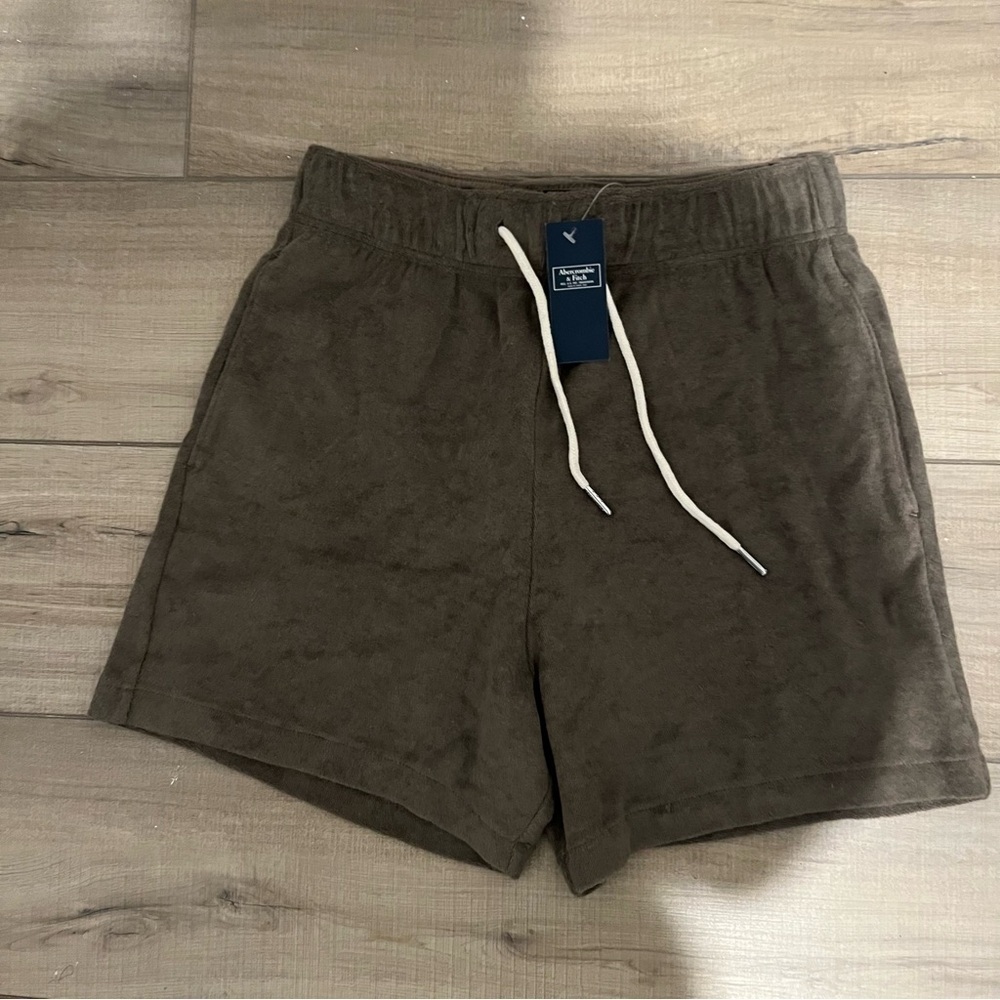 NWT Abercrombie and Fitch Relaxed Terry Cloth Shorts in Olive Green Size XS - Picture 1 of 6